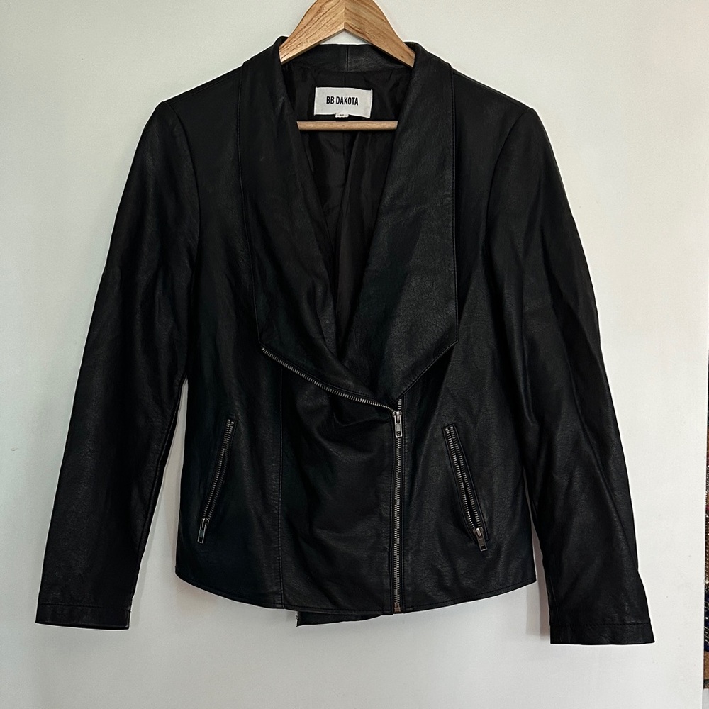 BB Dakota Women's Black Vegan leather Jacket asymmetrical zip draped jacket M - Picture 5 of 7